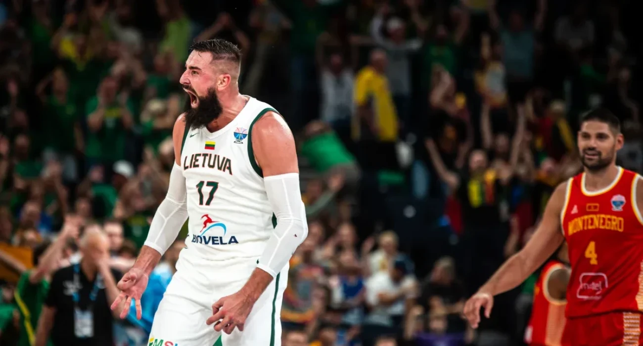 Ο Γιόνας Βαλαντσιούνας με την Εθνική Λιθουανίας / Πηγή: FIBA