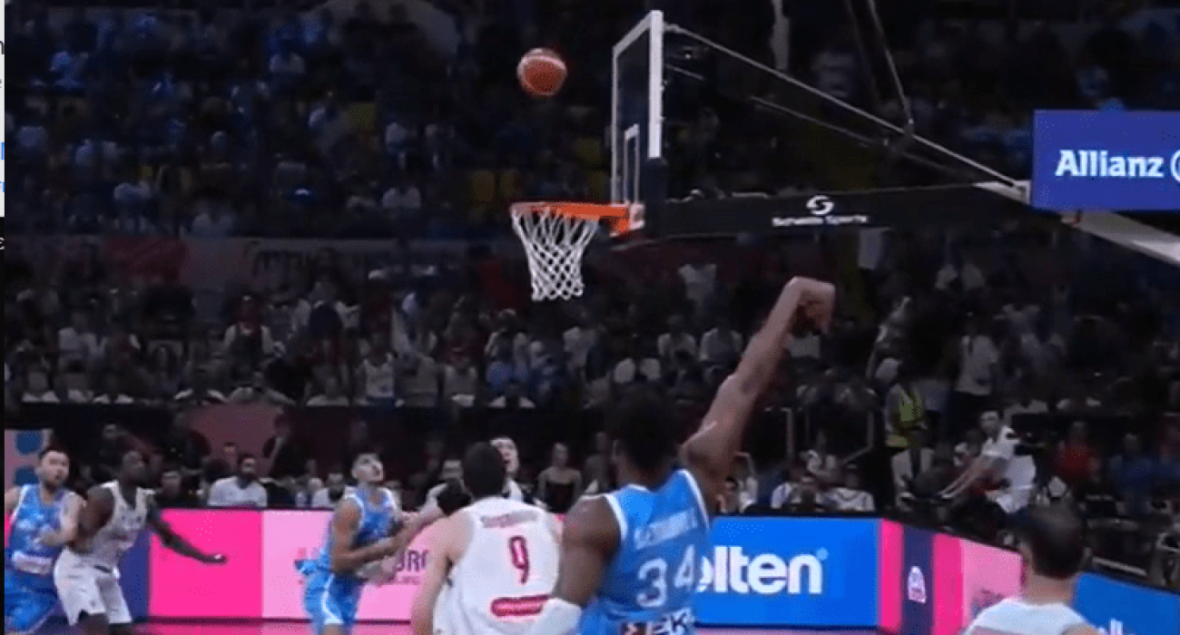 Ο Γιάννης ευστόχησε σε τρίποντο και η FIBA σχολίασε: «Απλά δώστε στην Ελλάδα το τρόπαιο» (video)