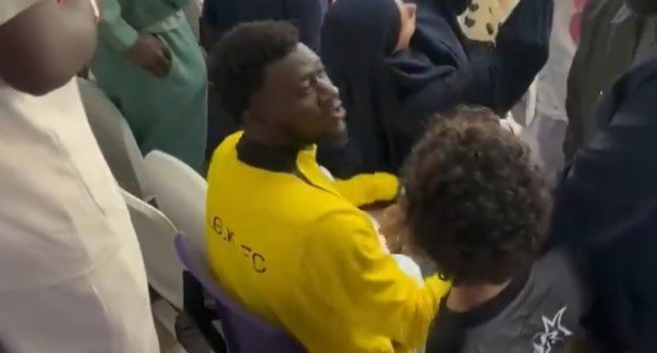 Ο Αμπουμπακαρί Κοϊτά στην εξέδρα / Screenshot