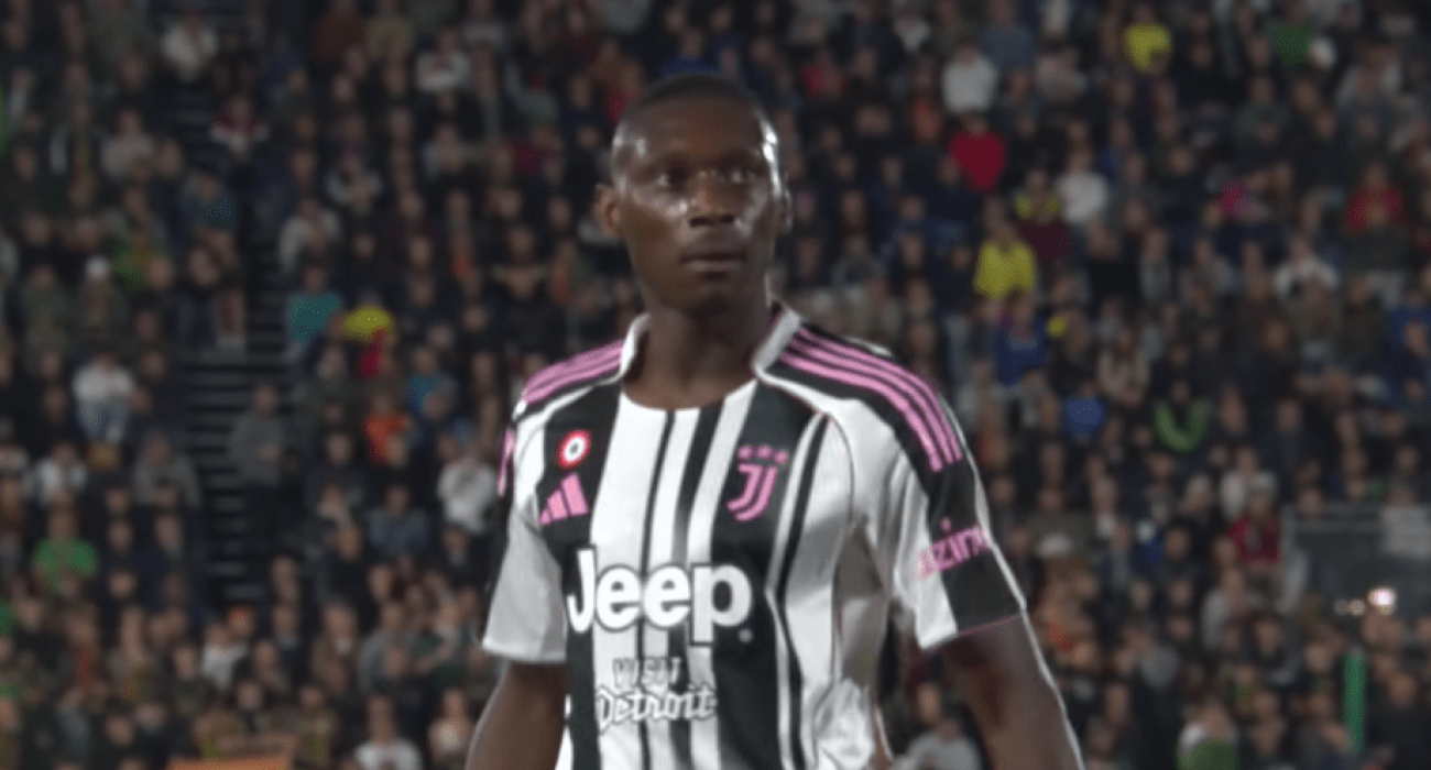Ο Κόλο Μουανί με τη φανέλα της Γιουβέντους / Screenshot