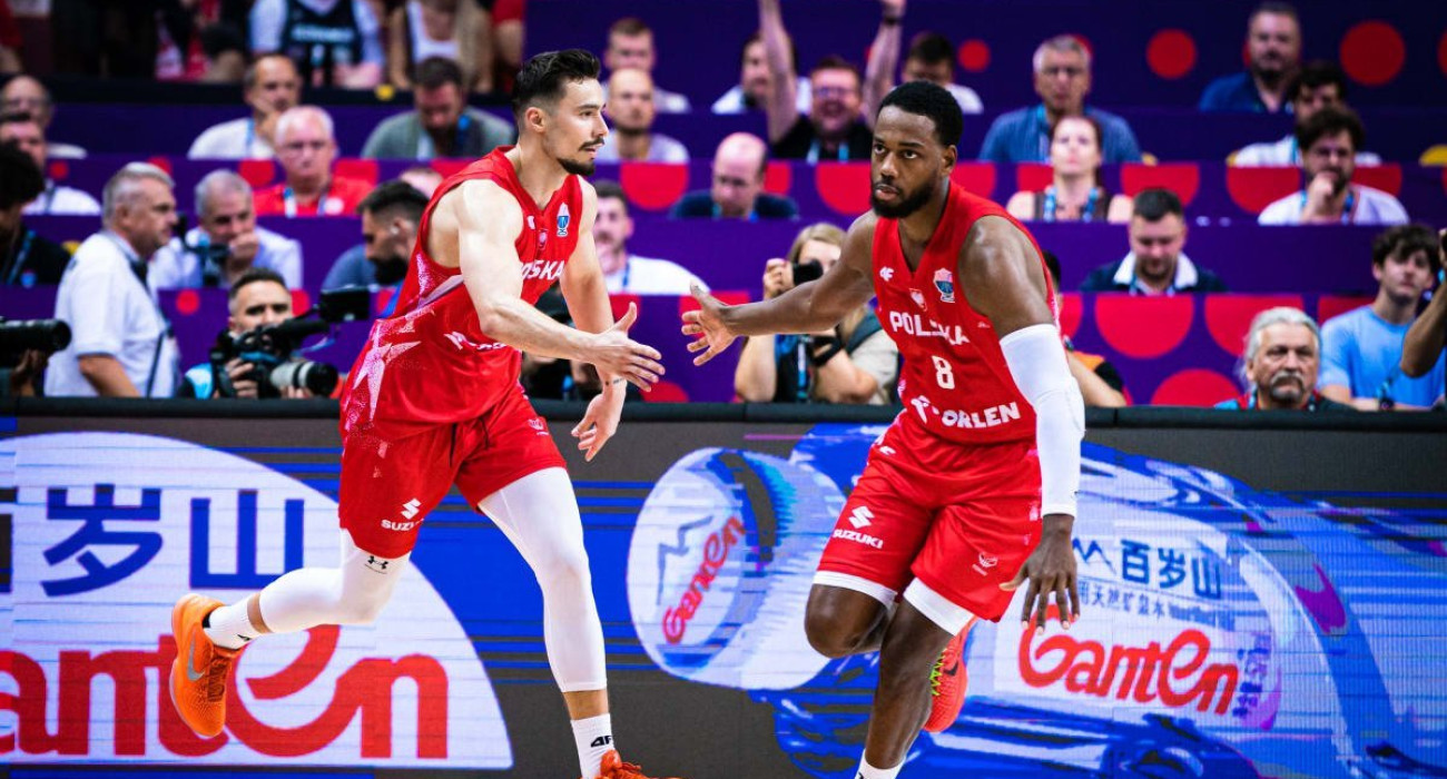 Οι Πολωνοί διεθνείς πανυγηρίζουν / Πηγή: FIBA Basketball