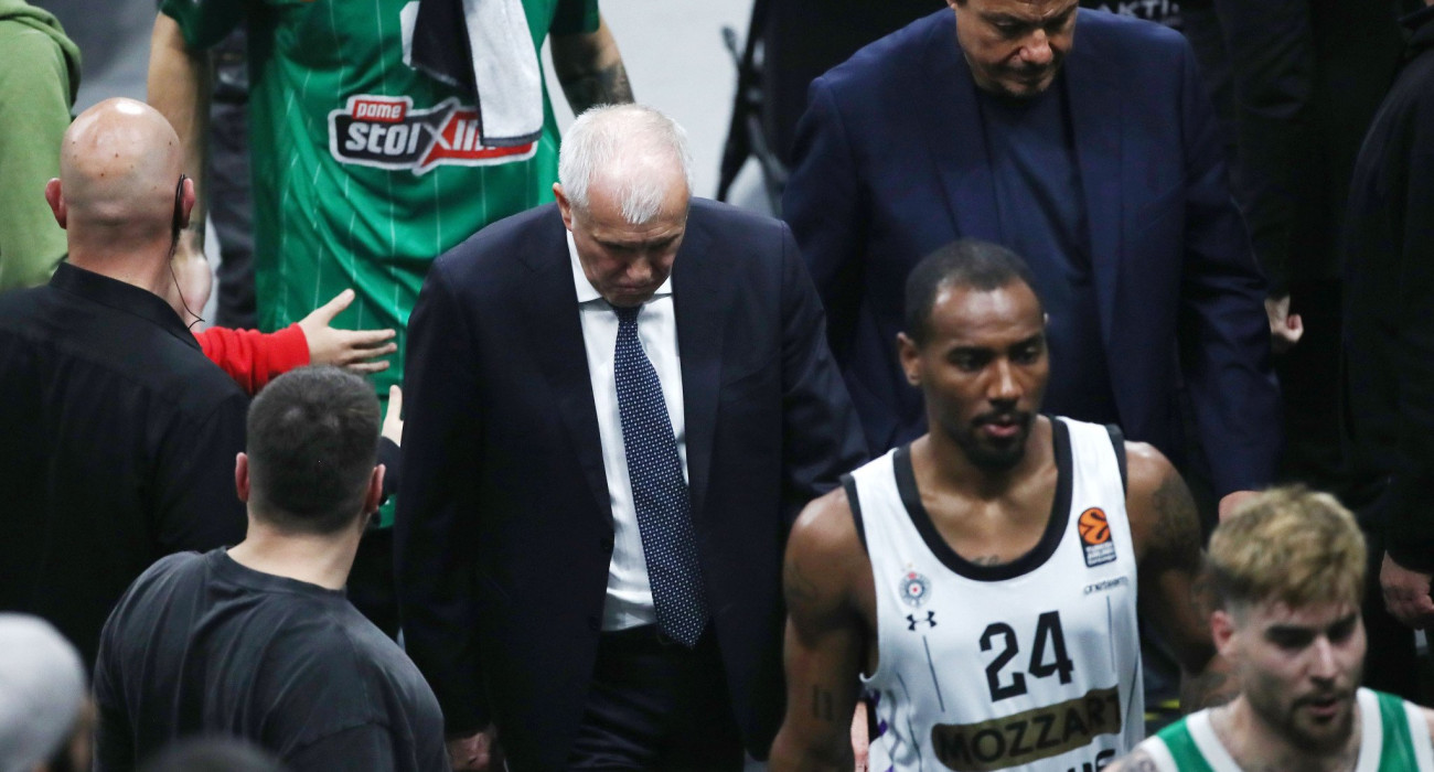 Ο Αϊζάια Μάικ, Πηγή: Intime