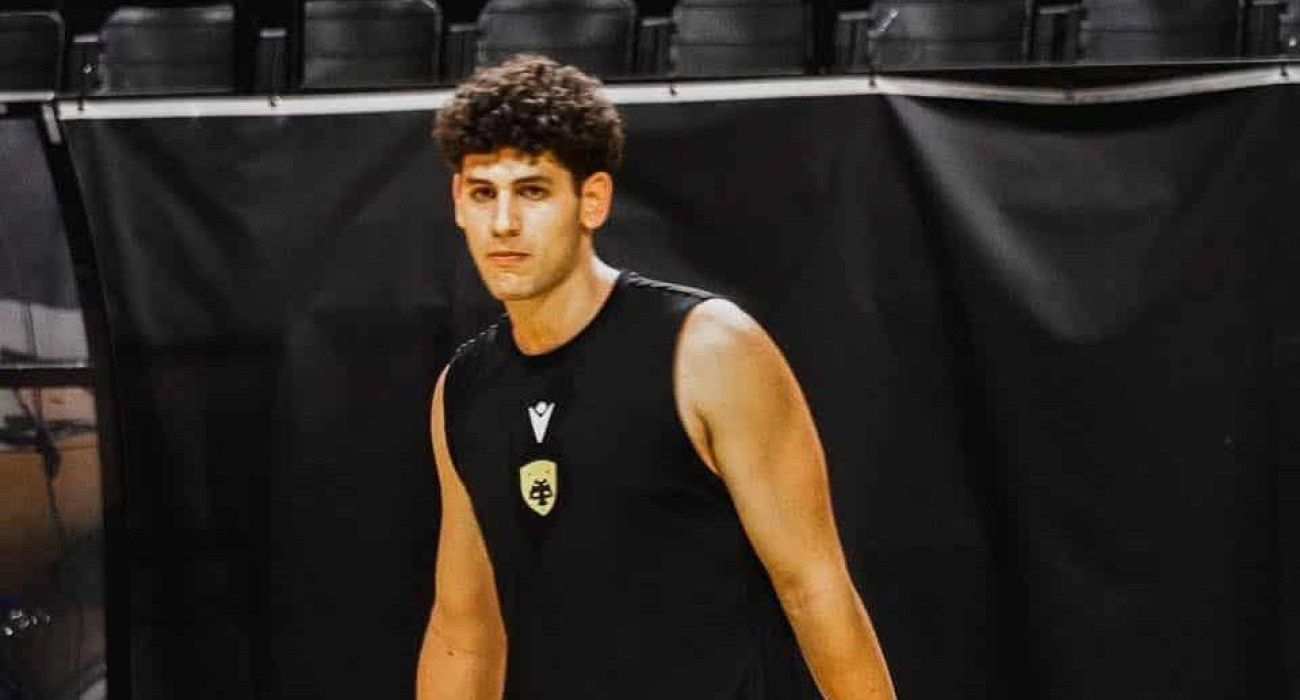 Ο Χάρης Μπιλιώνης στην προπόνηση της ΑΕΚ