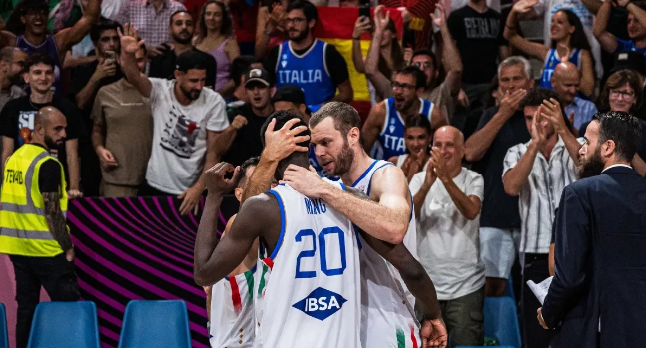 Η Ιταλία πανηγυρίζει τη νίκη επί της Ισπανίας / Πηγή: FIBA