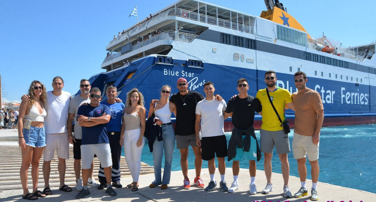 Η υποδοχή των πέντε παικτών στη Σύρο / Πηγή: Φοίνικας Σύρου