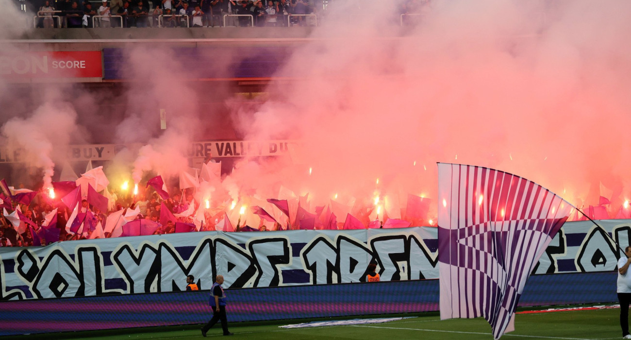 Οπαδοί της Άντερλεχτ στο παιχνίδι κόντρα στην ΑΕΚ / Πηγή: Intime