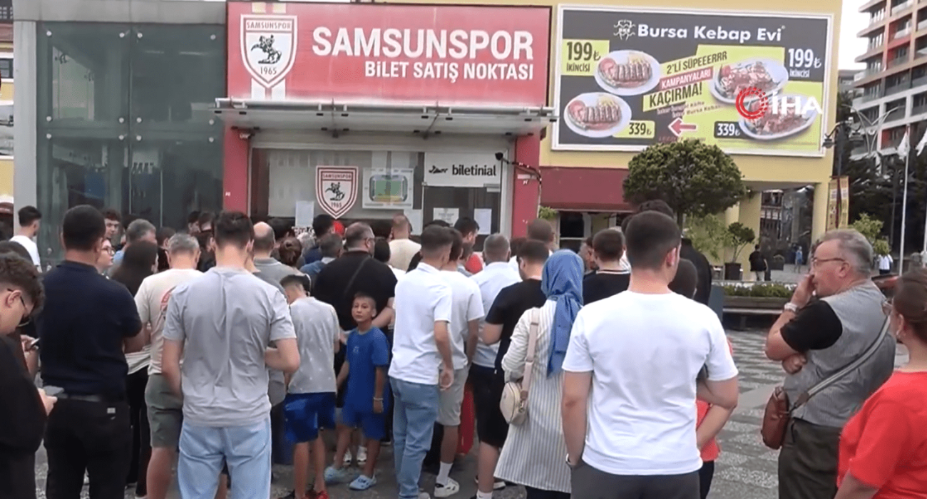 Οι οπαδοί της Σαμσουνσπόρ περιμένουν για ένα εισιτήριο / Screenshot