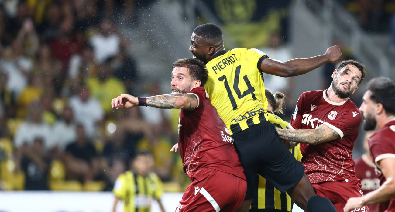 Η κεφαλιά του Φραντζί Πιερό για το 1-0 της ΑΕΚ / Πηγή: Eurokinissi