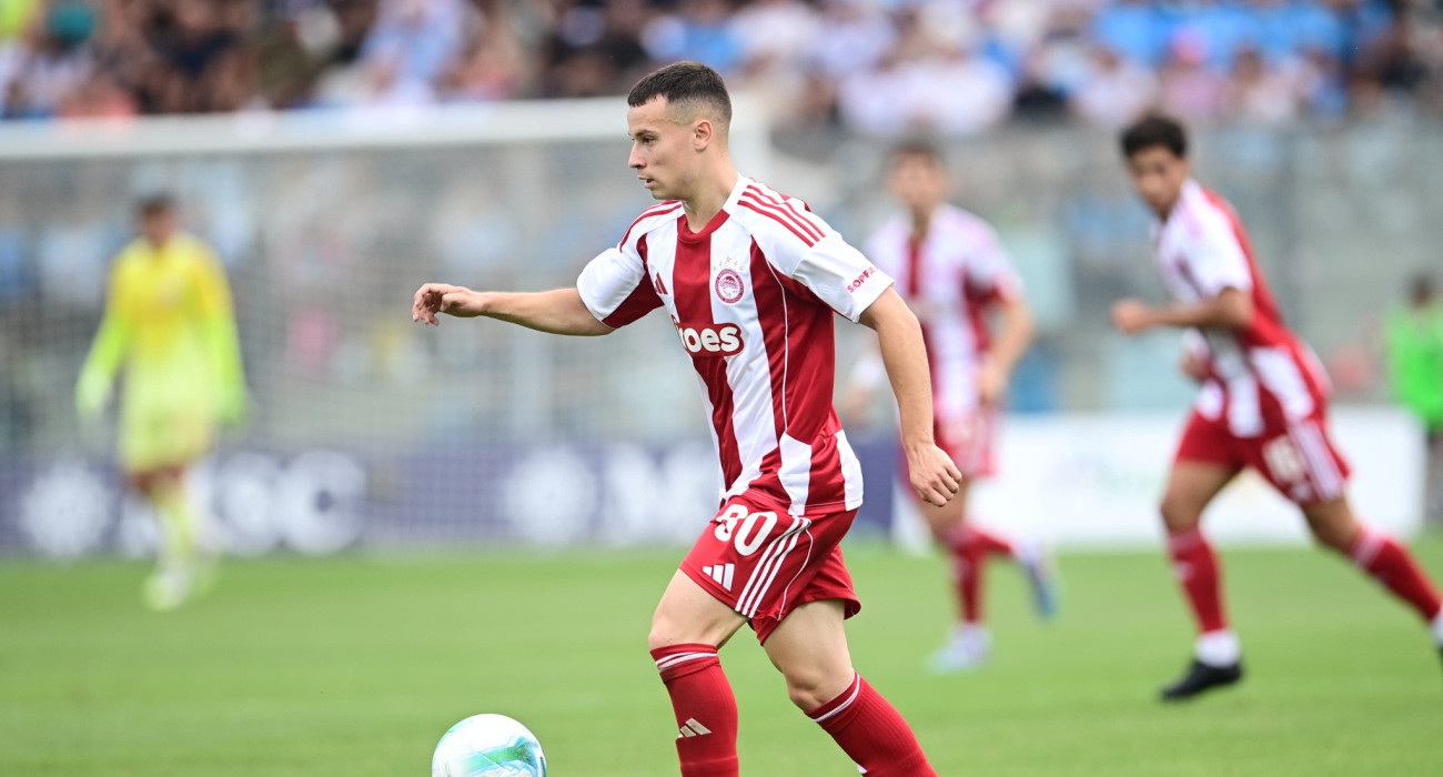 Ο Σταύρος Πνευμονίδης στο φιλικό του Ολυμπιακού με τη Νάπολι / Πηγή: Eurokinissi