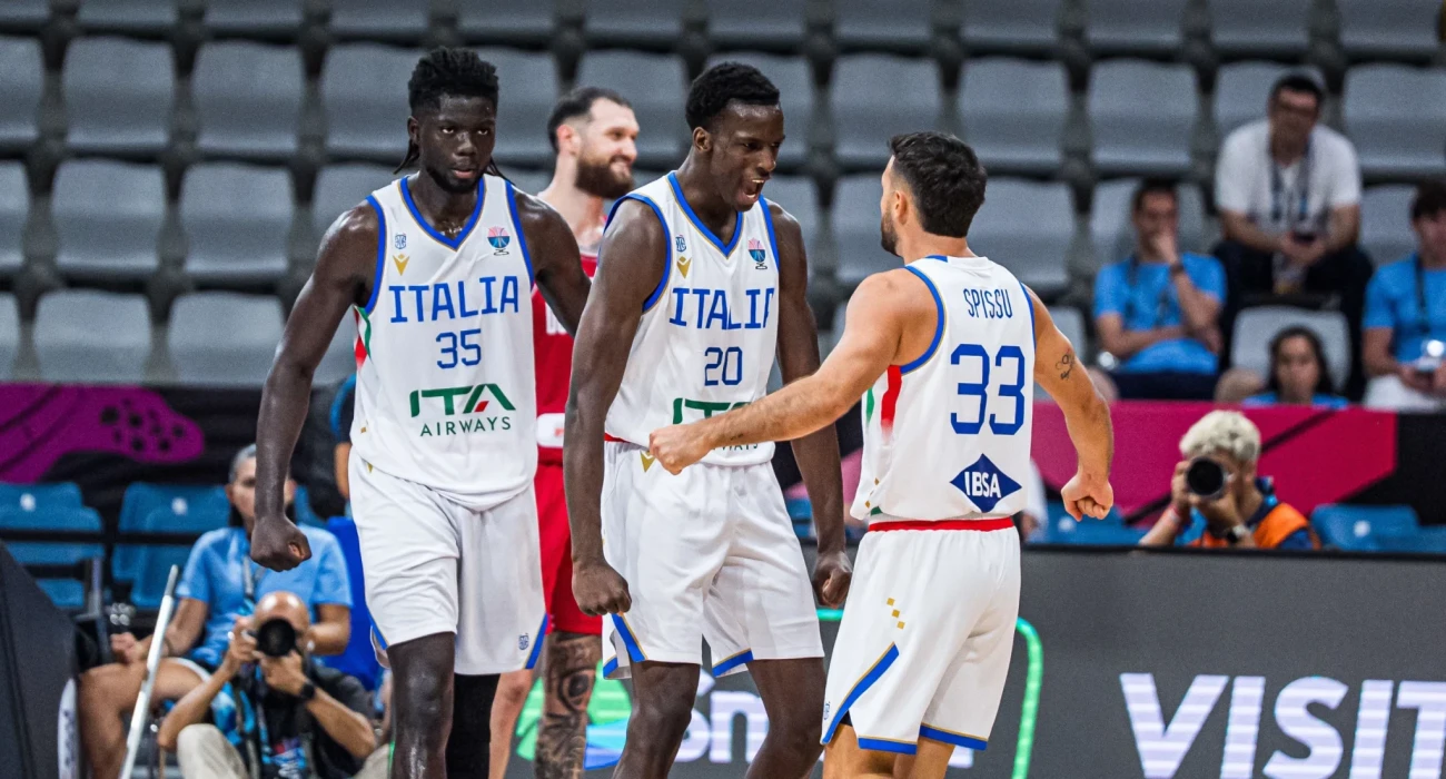 Σπίσου, Ντιούφ και Νιάγκ πανηγυρίζουν - Πηγή: FIBA