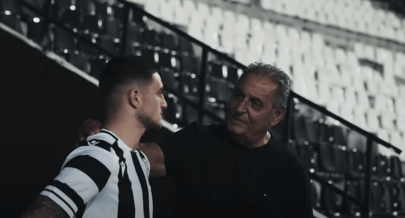 Ο Χρήστος Ζαφείρης μαζί με τον Μελά Ζαφείρη στην Τούμπα / Screenshot