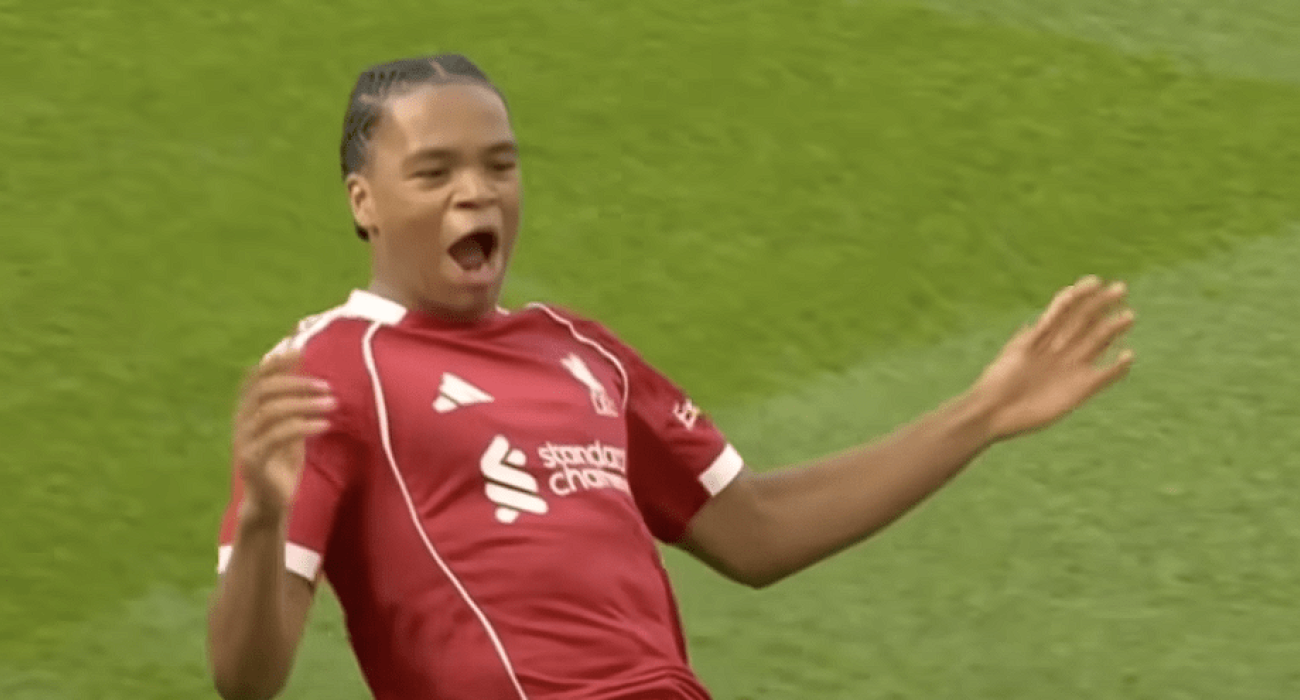 Ο Ρίο Ενγκουμόχα πανηγυρίζει με τη Λίβερπουλ / Πηγή: Printscreen