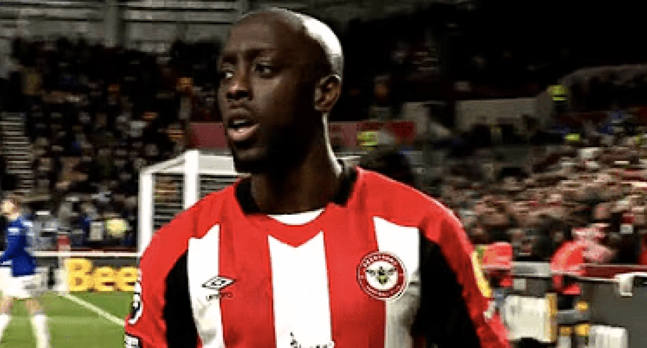 Ο Γιοάν Ουισά με την φανέλα της Μπρέντφορντ / Πηγή: Prinscreen