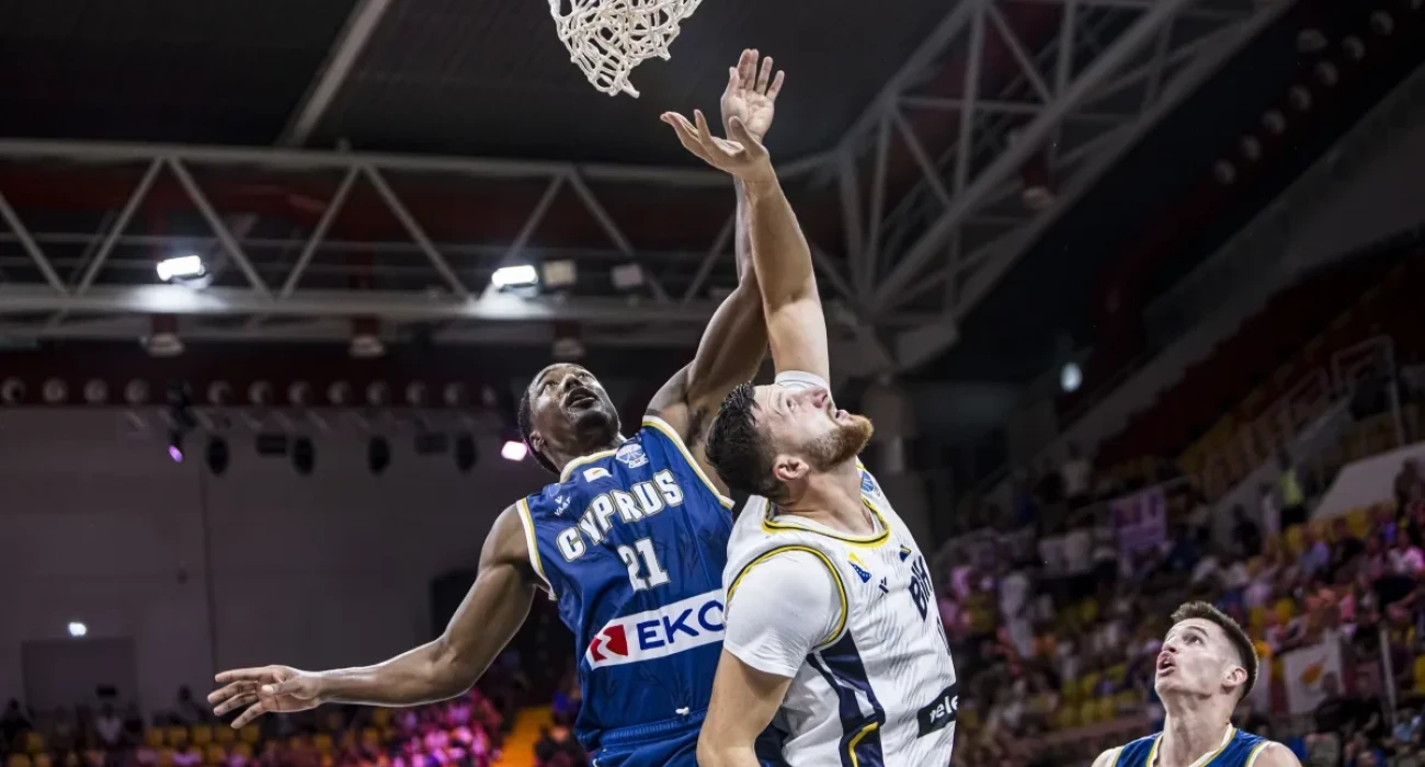 Ο Γουίλις κάνει poster τον Αλιμπέγκοβιτς / Πηγή: FIBA Basketball