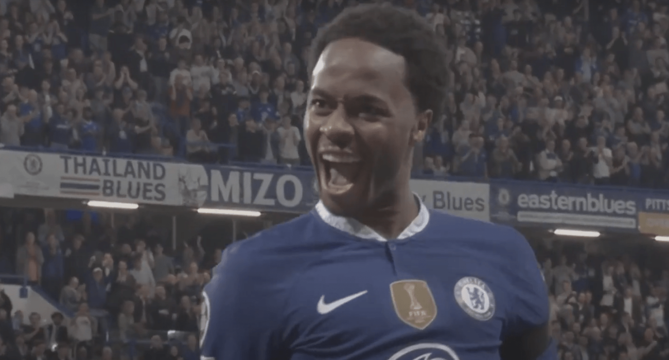 Ο Ραχίμ Στέρλινγκ πανηγυρίζει γκολ που πέτυχε/ Sceenshot