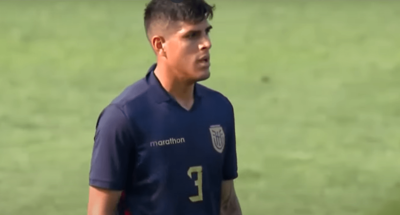 Ο Πιερό Ινκαπιέ με τη φανέλα της εθνικής Εκουαδόρ/ Screenshot