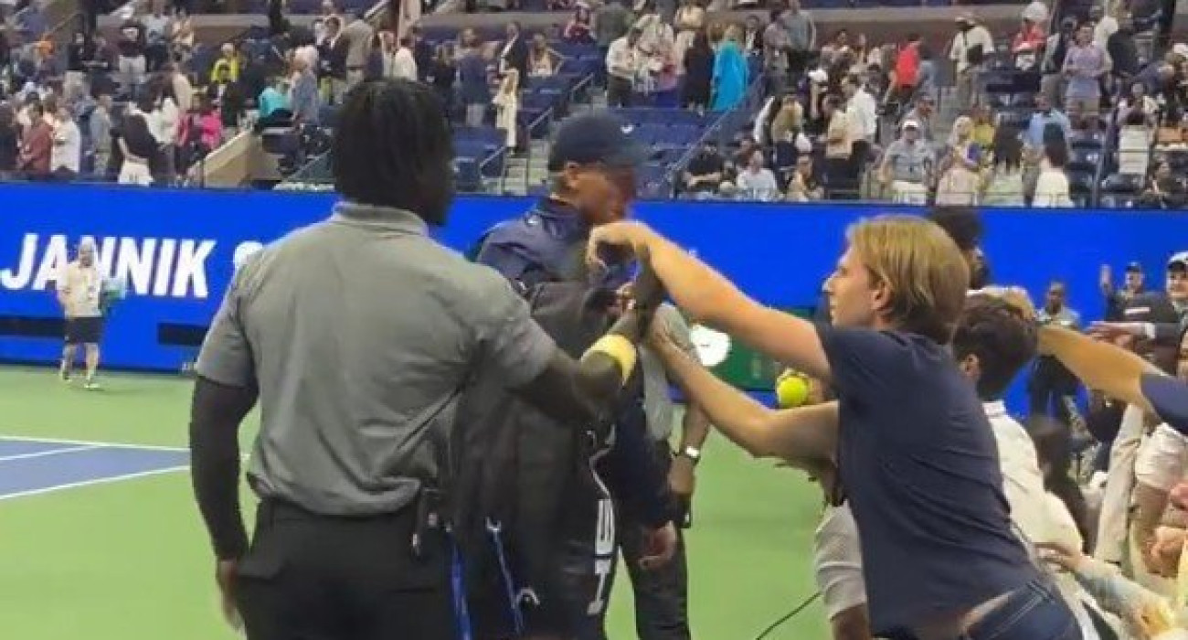 Φίλαθλος προσπάθησε να κλέψει την τσάντα του Γιανίκ Σίνερ / Screenshot