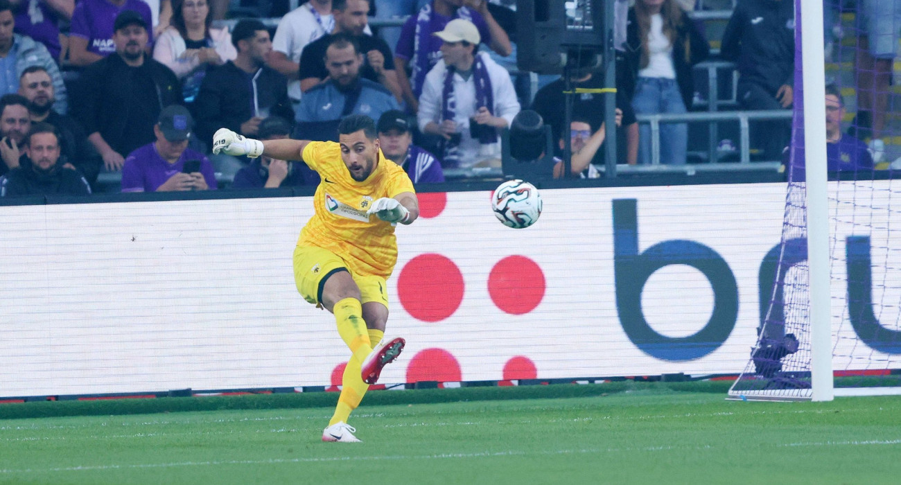 Ο Θωμάς Στρακόσια σε βολέ στο «Lotto Park», Πηγή: Intime