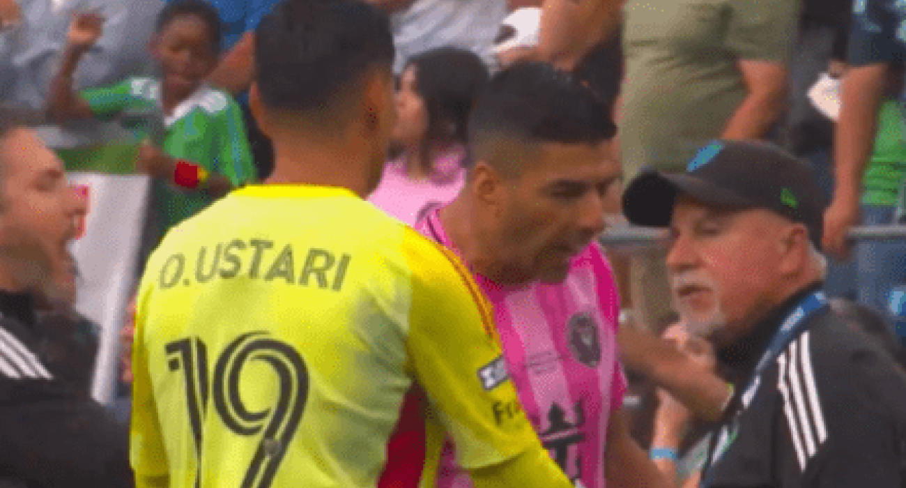 Ο Λουίς Σουάρεζ έφτυσε αντίπαλο προπονητή / Screensho