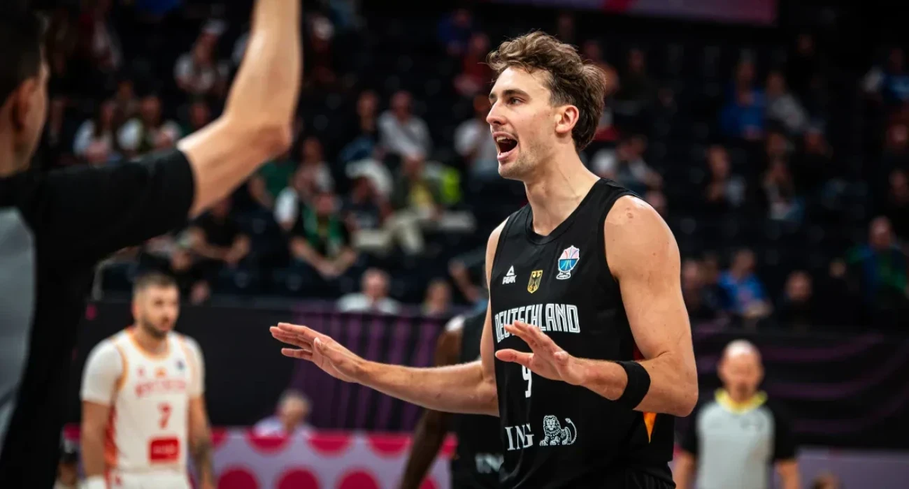 Ο Φρανζ Βάγκνερ πανηγυρίζει με τη φανέλα της Γερμανίας, Πηγή: FIBA