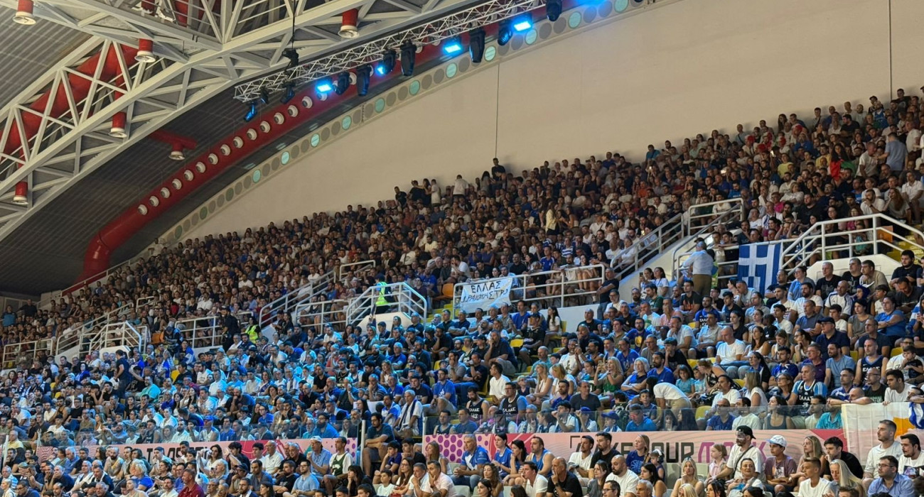 Ο κ΄όσμος στην Κύπρο στο πλευρό της Εθνικής ομάδας