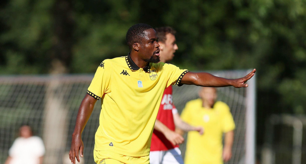 Ο Ζαν Ζουλ με τη φανέλα του Άρη / Πηγή: Intime