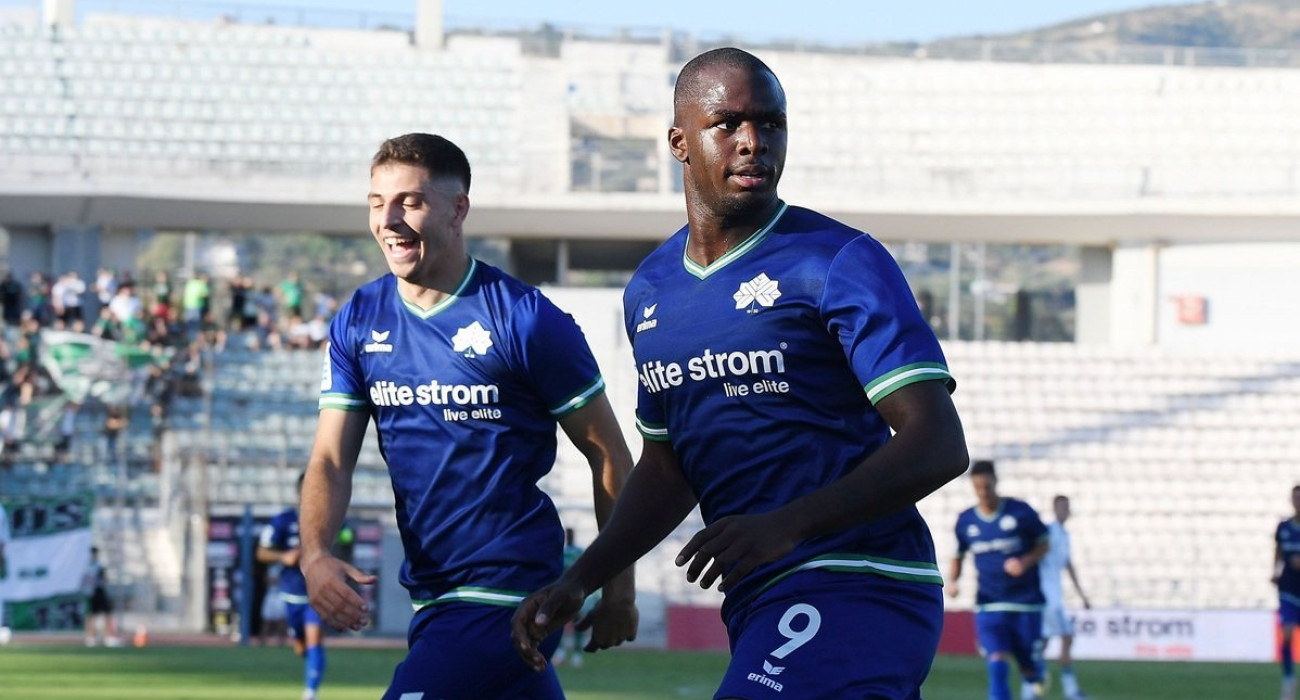 Πανηγυρίζει το γκολ που πέτυχε ο Ανδρέας Τεττέη με τον Παύλο Παντελίδη / Πηγή: InTime