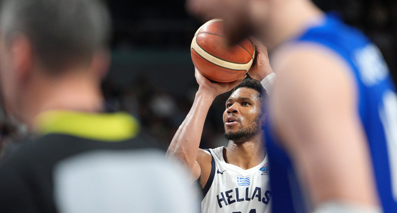 Με «κρύο αίμα» ο Γιάννης Αντετοκούνμπο πέτυχε 2/2 βολές και «τελείωσε» τους Φινλανδούς