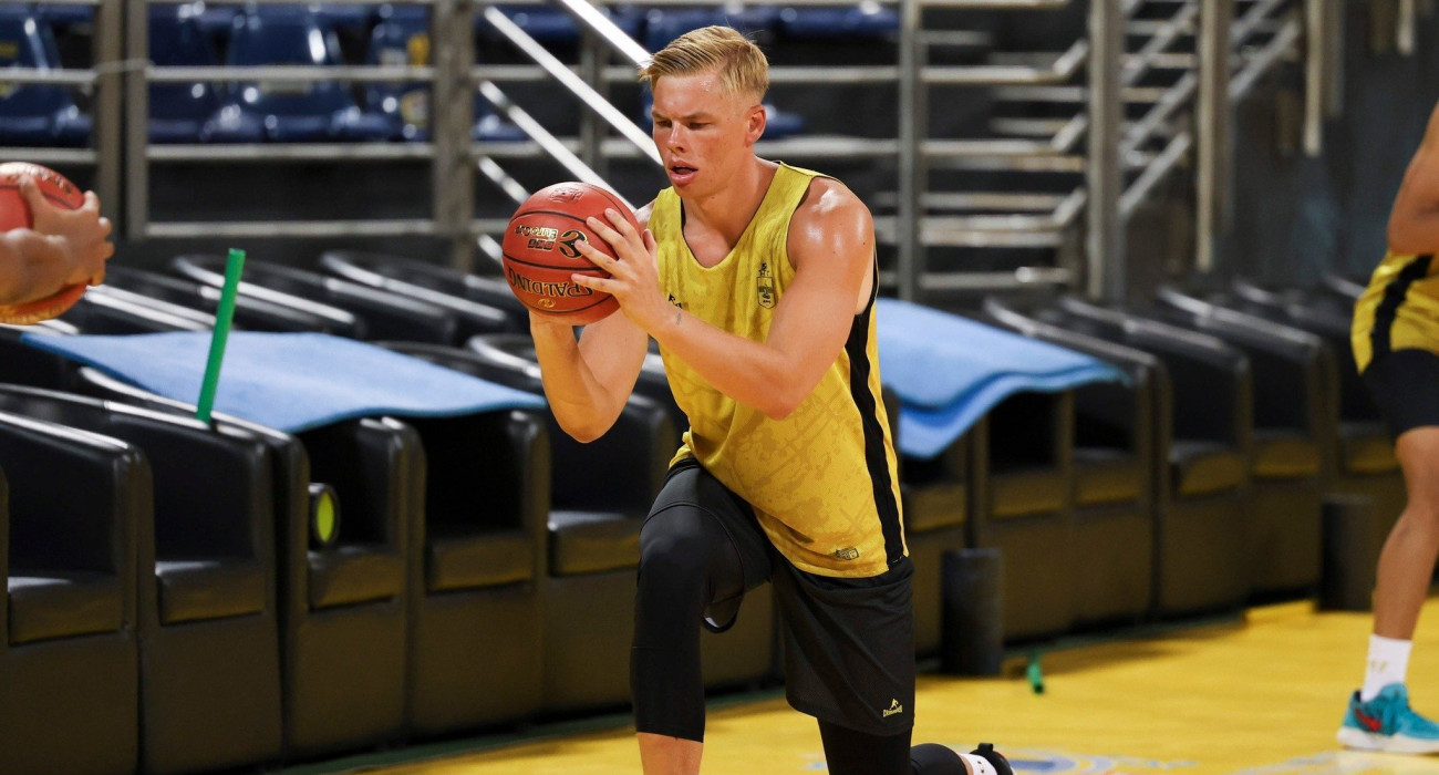 Ο Γιώργος Τανούλης με τον Άρη / Πηγή: Aris bc