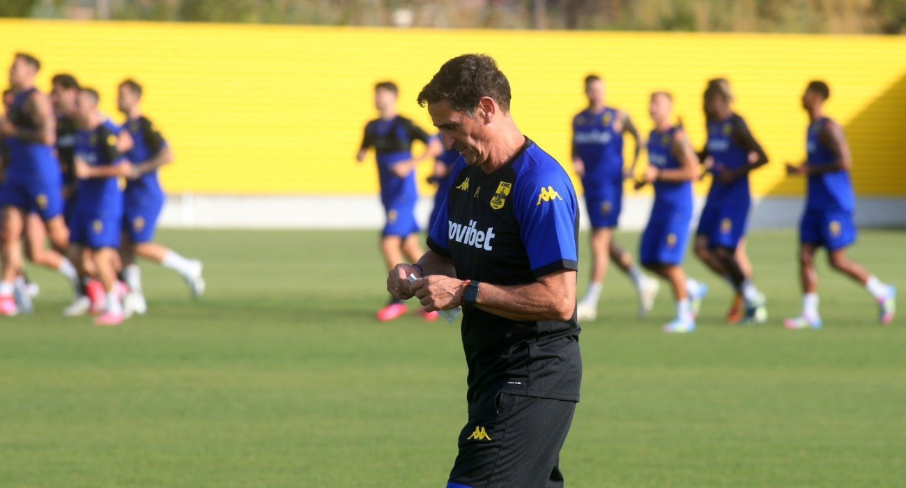 Ο Μανόλο Χιμένεθ στην προπόνηση του Αρη/ Πηγή: Intime