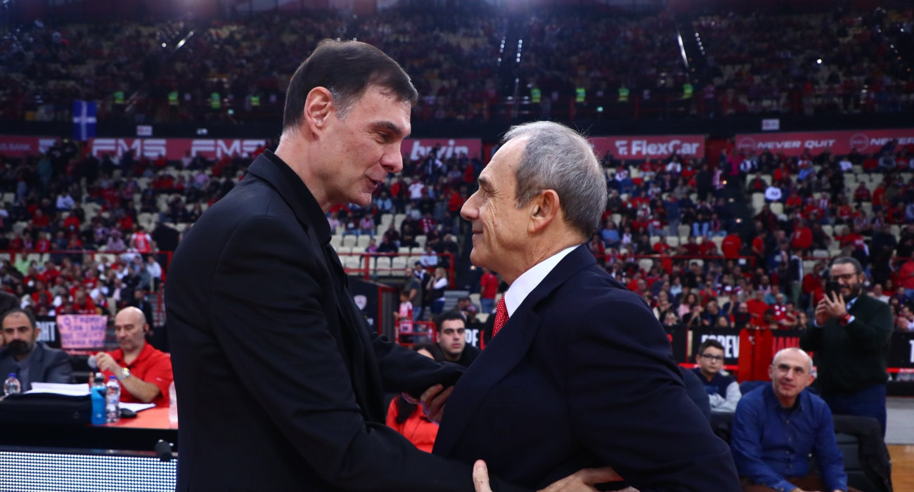 Ο Γιώργος Μπαρτζώκας με τον Έτορε Μεσίνα, Πηγή: Eurokinissi