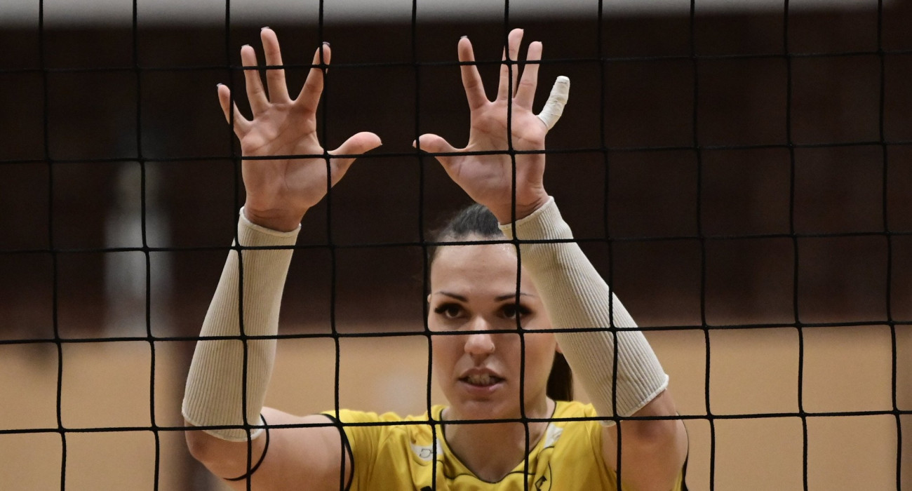 Η Εύα Χαντάβα με την φανέλα της ΑΕΚ / Πηγή: Eurokinissi