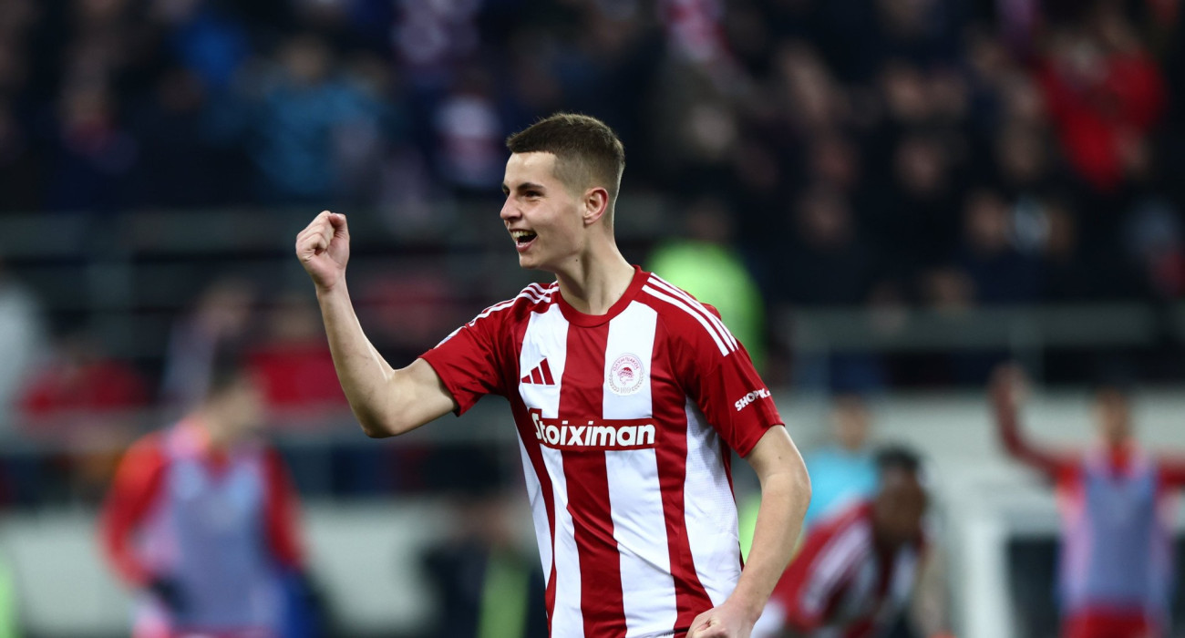 Ο Χρήστος Μουζακίτης με την φανέλα του Ολυμπιακού / Πηγή: Eurokinissi