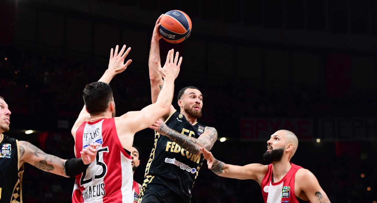 Ο Μάικ Τζέιμς σε μία επίσκεψή του στο ΣΕΦ / Πηγή: Eurokinissi