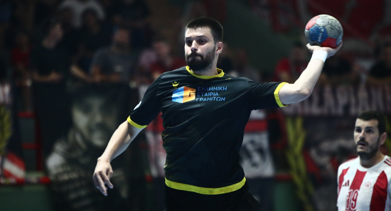 Ο Βαγγέλης Αραμπατζής στον αγώνα της ΑΕΚ με τον Ολυμπιακό / Πηγή: Eurokinissi