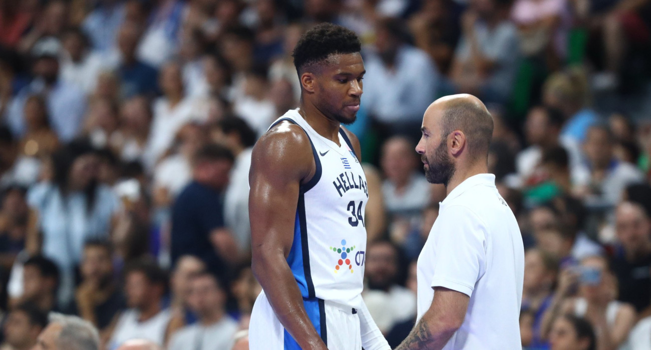 Ο Βασίλης Σπανούλης και ο Γιάννης Αντετοκούνμπο / Πηγή: FIBA Basketball