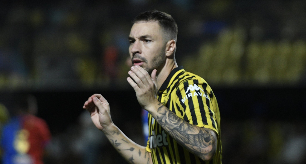 Ο Λορέν Μορόν με την φανέλα του Άρη / Πηγή: Eurokinissi