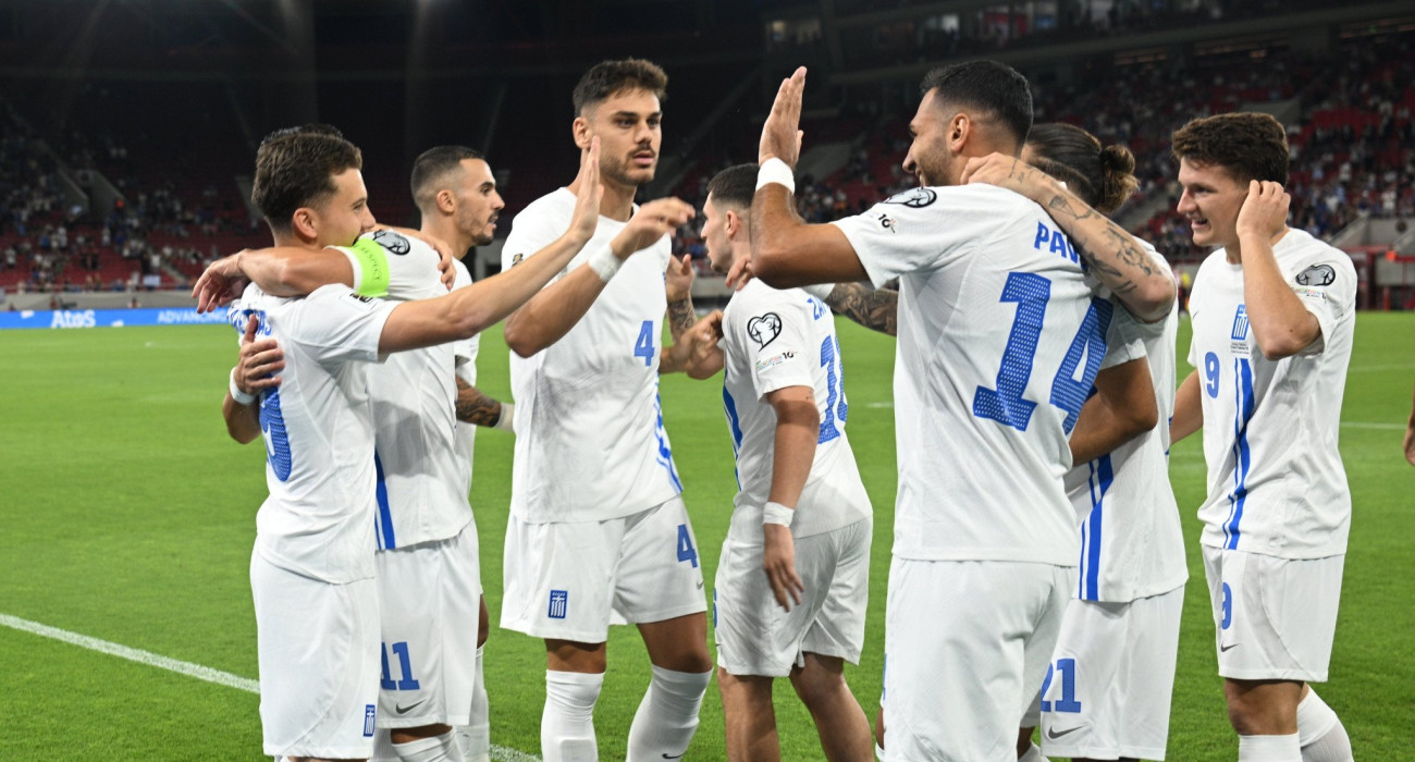 Οι ποδοσφαιριστές της Εθνικής Ελλάδας πανηγυρίζουν τη νίκη επί της Λευκορωσίας/ Πηγή: Eurokinissi