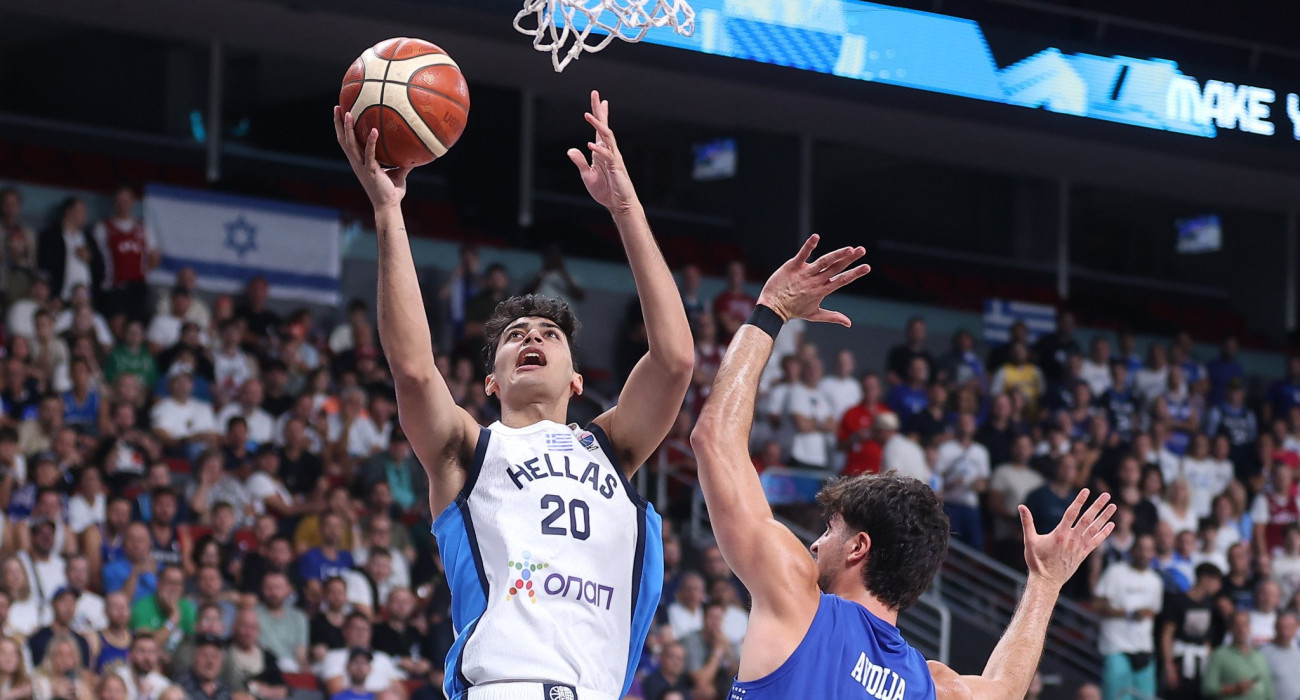 Ο Αλέξανδρος Σαμοντούροφ στον αγώνα της Ελλάδας με το Ισραήλ στο EuroBasket 2025 / Πηγή: Eurokinissi
