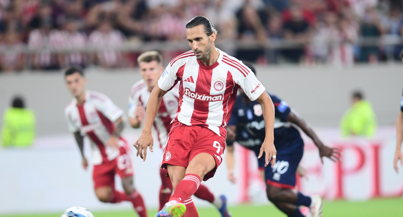 Ο Γιουσούφ Γιαζίτσι στον αγώνα με τον Πανσερραϊκό / Πηγή: Eurokinissi