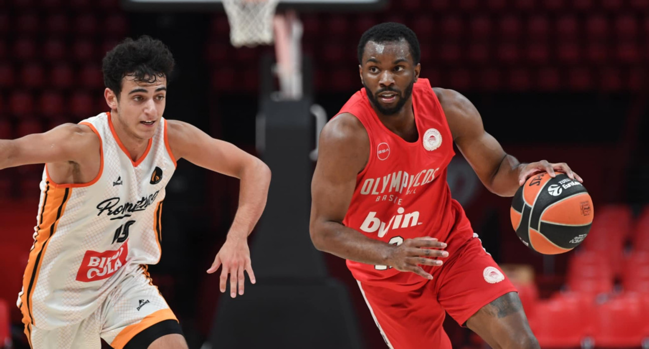 Ο Κίναν Έβανς στο φιλικό του Ολυμπιακού με τον Προμηθεά