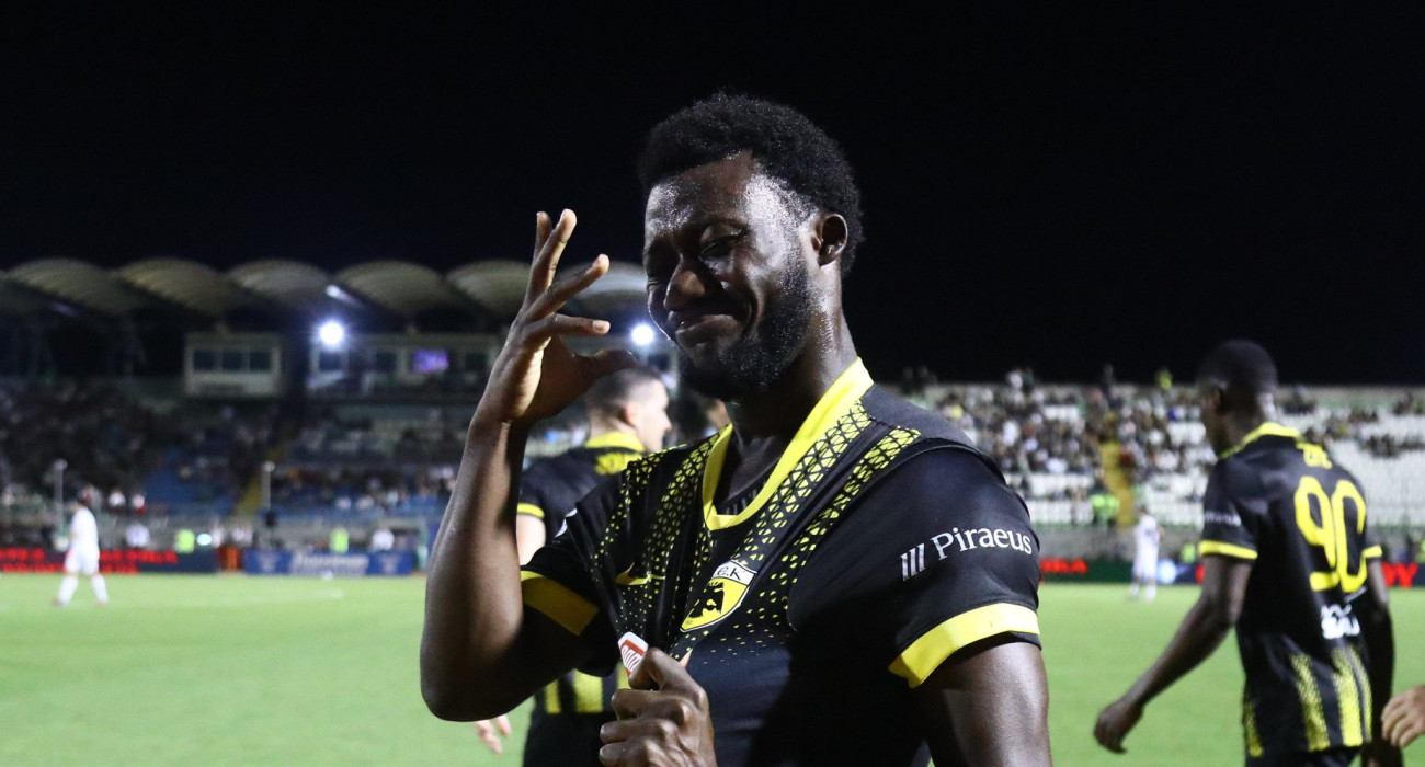 Ο Αμπουμπακαρί Κοϊτά πανηγυρίζει στο Λεβαδειακός-ΑΕΚ / Πηγή: Eurokinissi