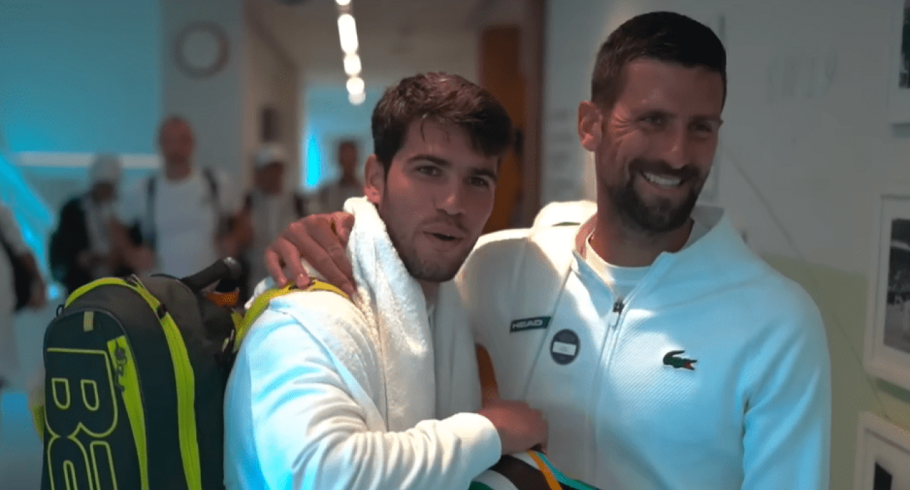 Ο Κάρλος Αλκαράθ μαζί με τον Νόβακ Τζόκοβιτς / Screenshot