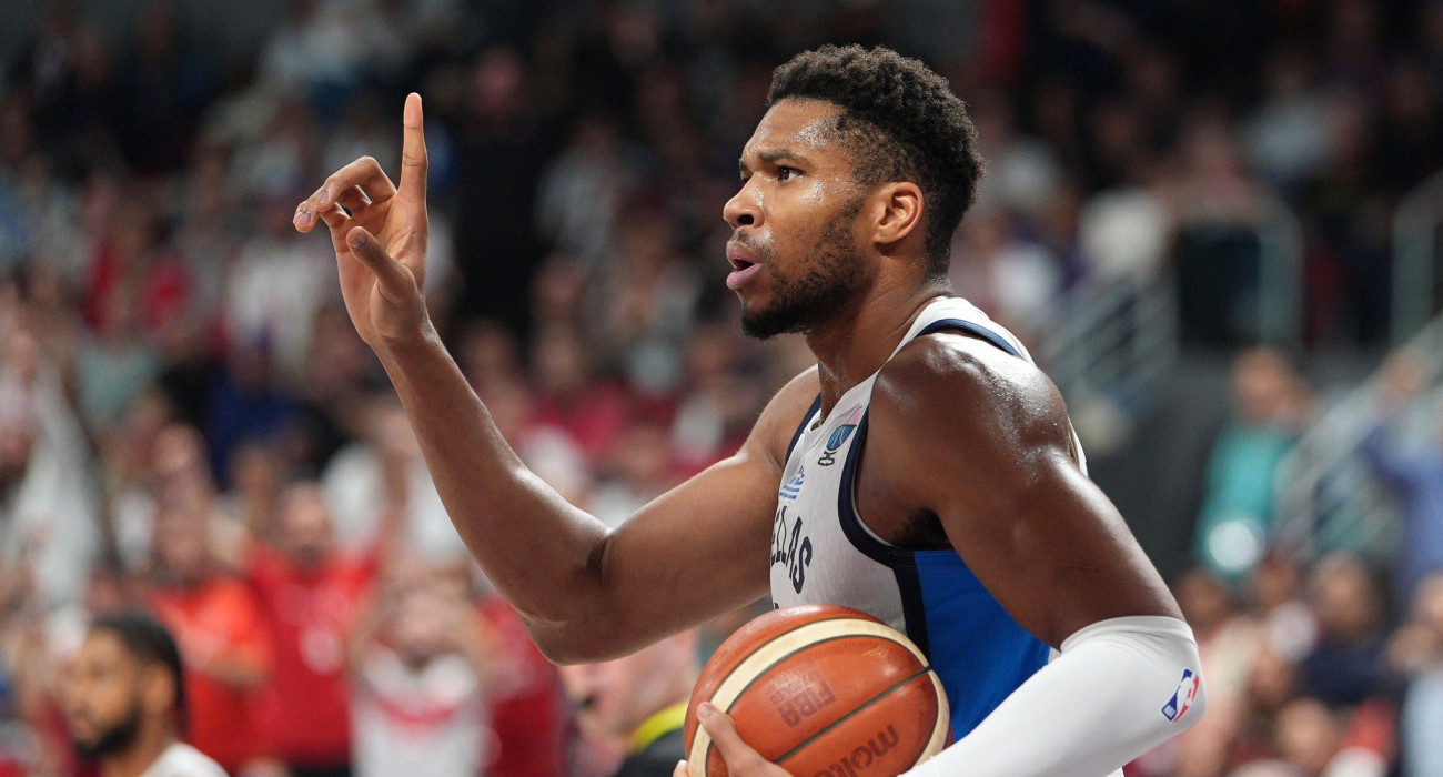 Ο Γιάννης Αντετοκούνμπο με τη φανέλα της Εθνικής, Πηγή: Eurokinissi