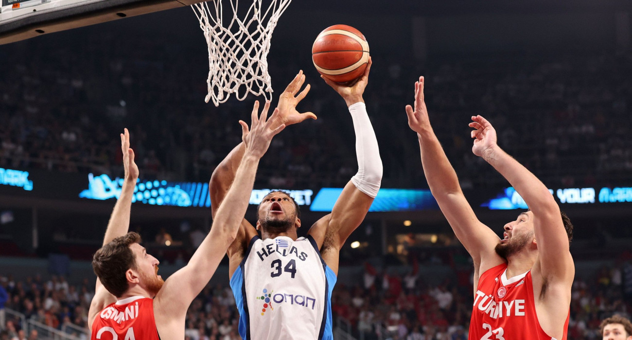 Ο Γιάννης Αντετοκούνμπο σε φάση του αγώνα με την Τουρκία, Πηγή: Intime