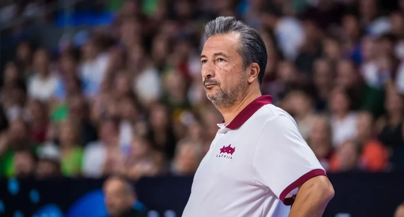 Ο Λούκα Μπάνκι στον πάγκο της Λετονίας, Πηγή: FIBA