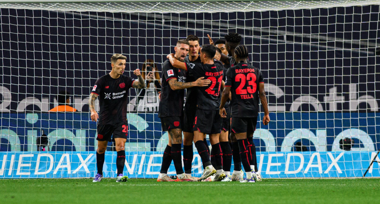 Οι ποδοσφαιριστές της Μπάγε Λεβερκούζεν πανηγυρίζουν τη νίκη επί της Άιντραχτ Φρανκφούρτης / Πηγή: Imago