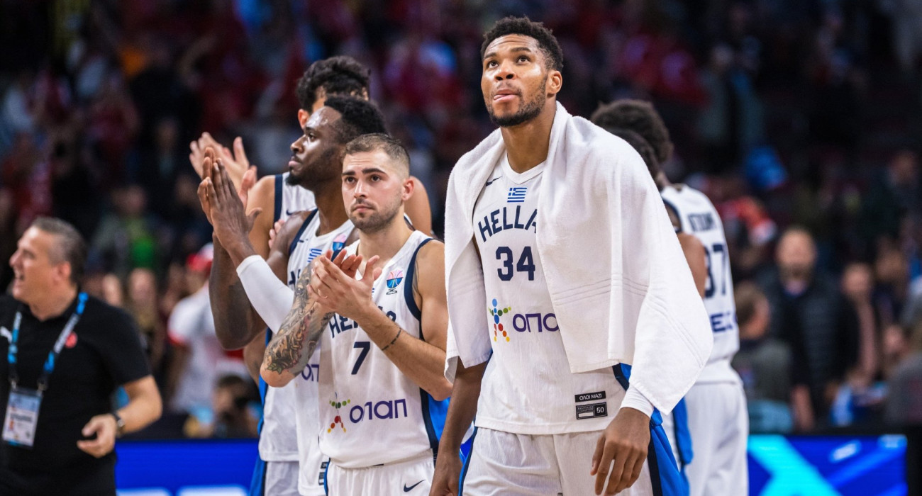 Ο Γιάννης Αντετοκούνμπο απογοητευμένος μετά την ήττα από την Τουρκία - Πηγή: Fiba