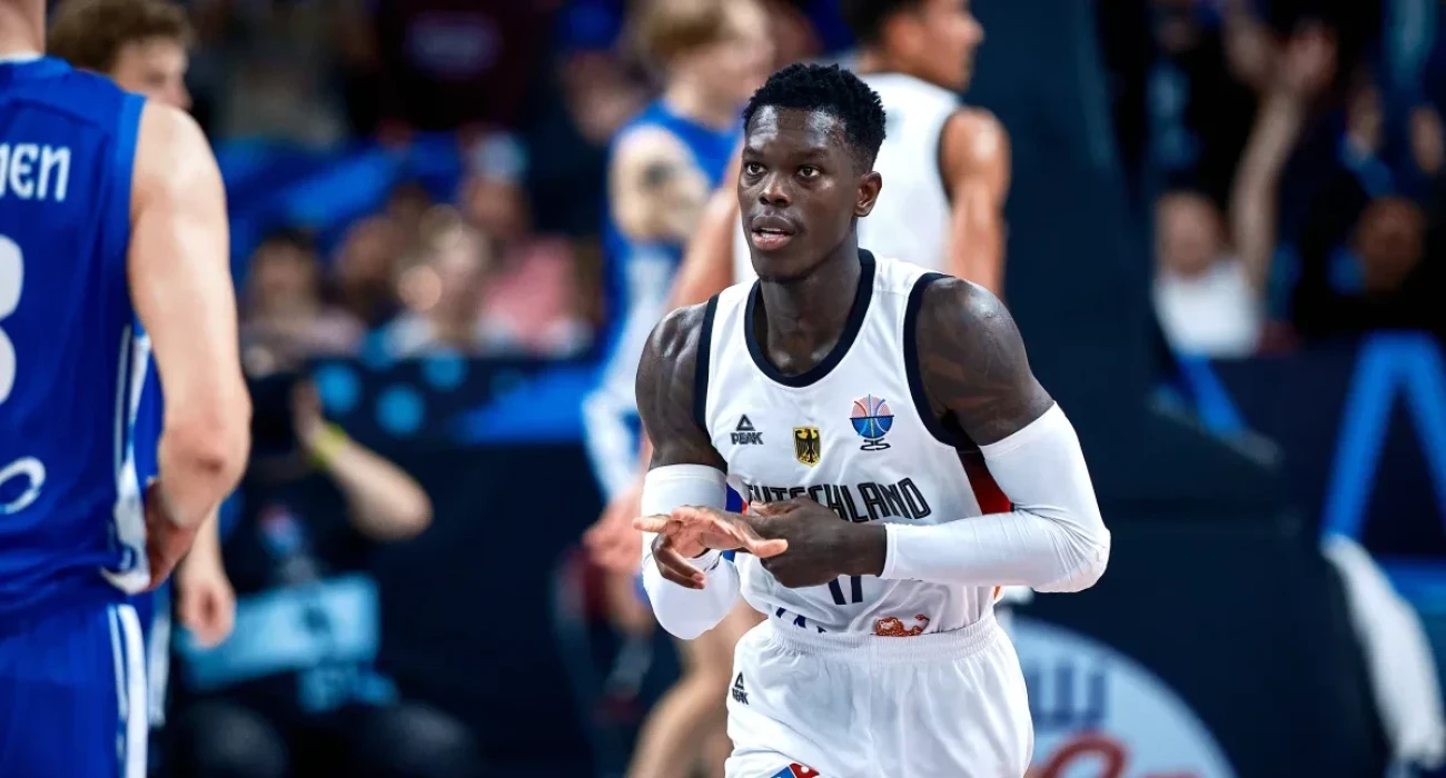 Ο Ντένις Σρέντερ στον αγώνα απέναντι στην Φινλανδία / Πηγή: FIBA Basketball