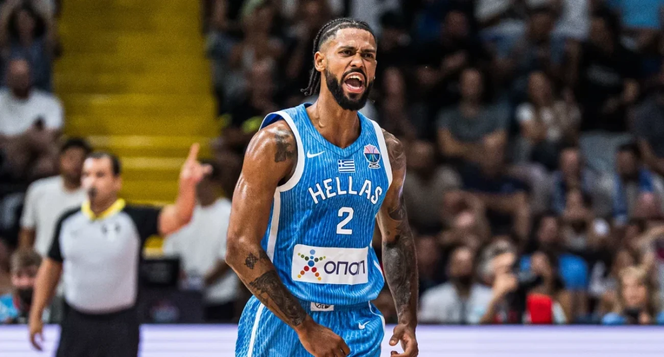 Ο Τάιλερ Ντόρσεϊ πανηγυρίζει με τη φανέλα της Εθνικής μας ομάδας, Πηγή: FIBA